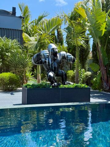 Mansion LA – Porto – heated pool gallery image 2