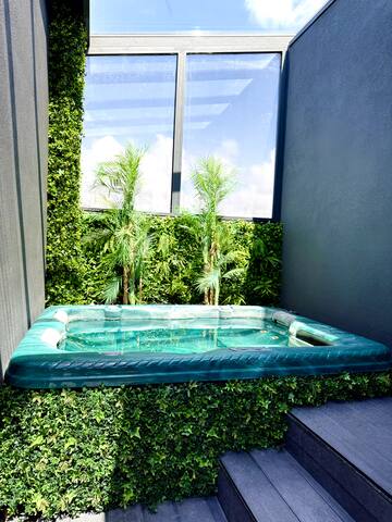 Mansion LA – Porto – heated pool gallery image 3