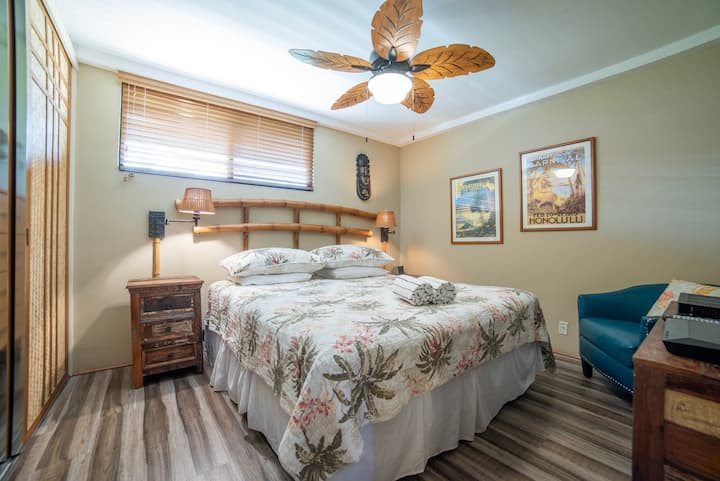 Dormitorio con cama king