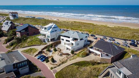 Beach villa Ulysses: 100 meters from the beach entrance