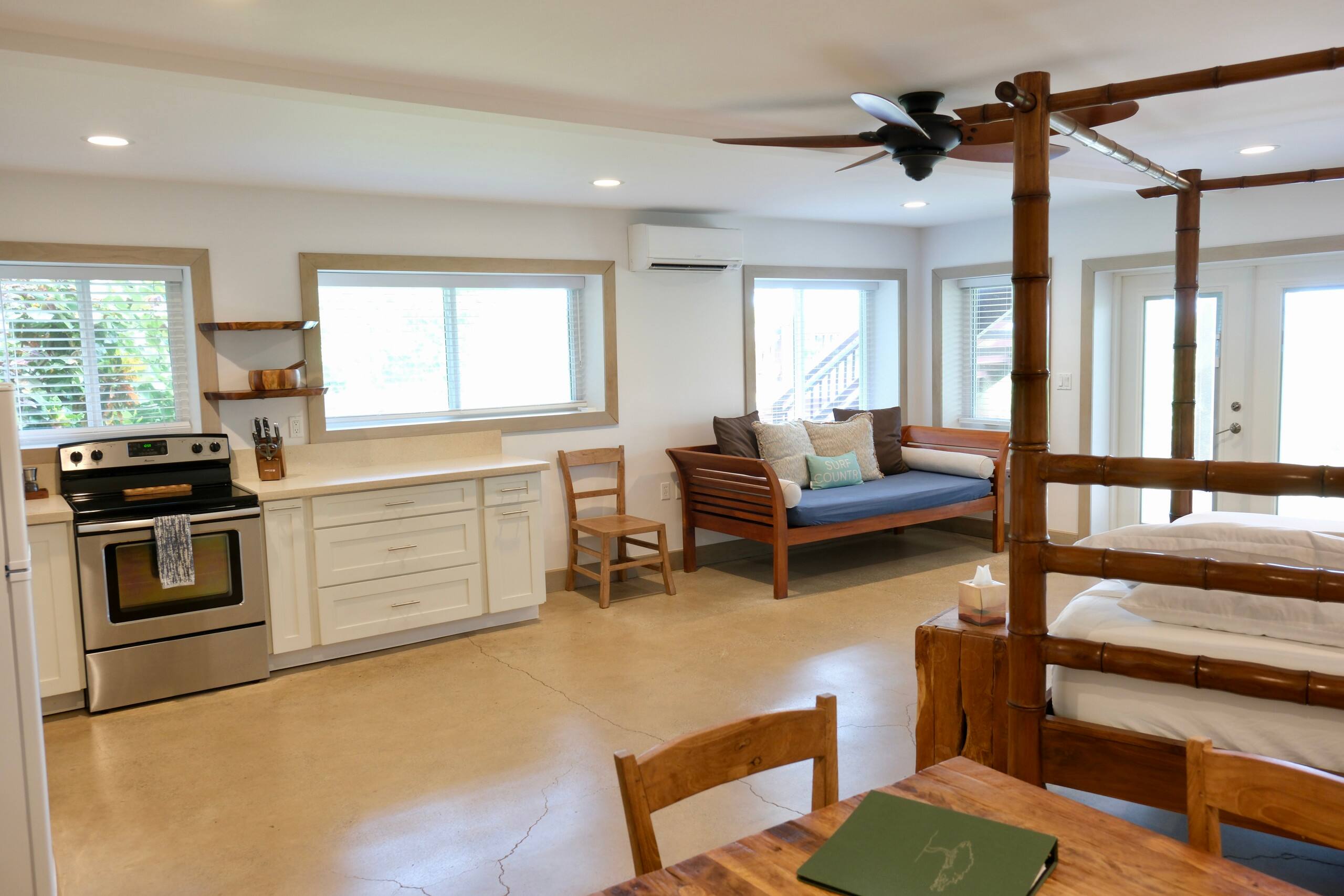 Oceanfront Studio - 100 Foot Wave Getaways - Photo 8