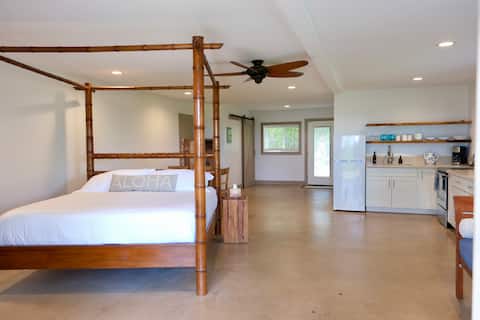 Oceanfront Studio - 100 Foot Wave Getaways