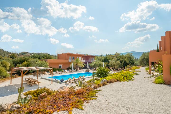 Little Eden Private Villa-6 homes/pool/party/event