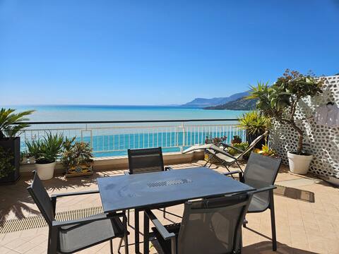 Coastal Paradise - Unrivalled Views of Côte D’Azur