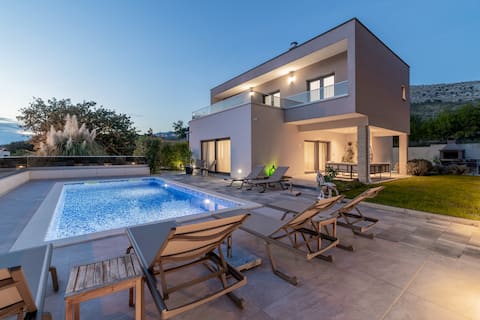 Luxury Villa Oriolus, heated pool, sauna, Split