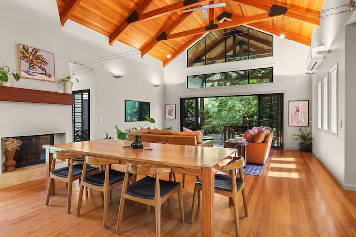 The Flaxton Treehouse gallery image 3