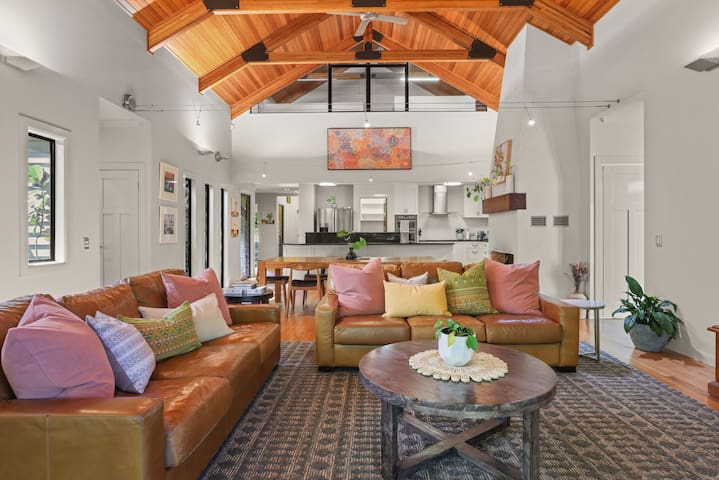 The Flaxton Treehouse gallery image 2