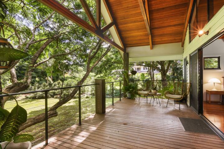 The Flaxton Treehouse gallery image 5