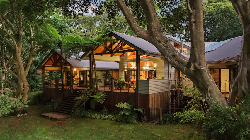 The Flaxton Treehouse