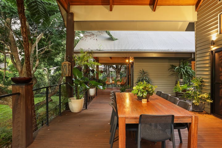 The Flaxton Treehouse gallery image 4