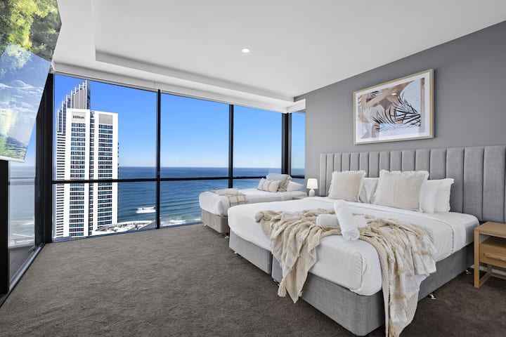 Спалня 1 - (собствена баня) 1 х суперголямо двойно легло + 1 х единично легло