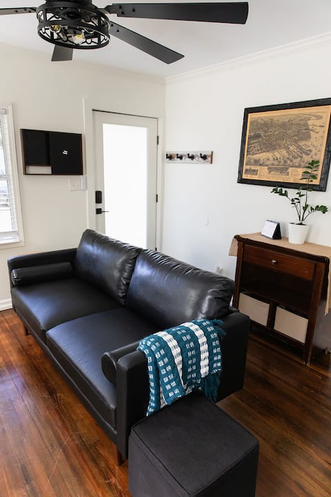 Successful Airbnb property: Modernized 2BR Historic Home w/ King bed in Pensacola