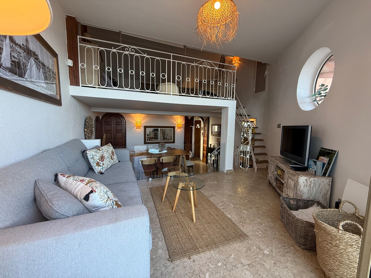 Annonce Airbnb populaire: Beachfront Fisherman's House à Sainte Maxime