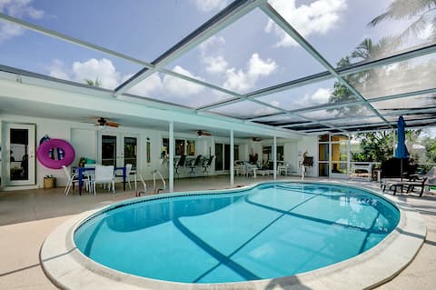 Screened heated pool! - 5 min to Beach! 2 Pets ok