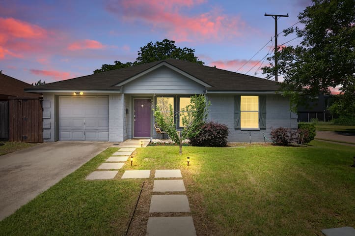 Modern 3BD Home w/ gym and sauna gallery image 2