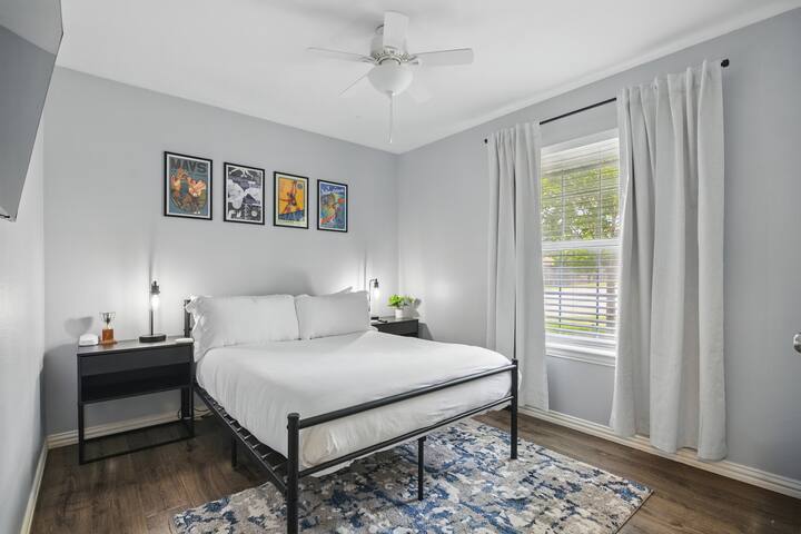 Modern 3BD Home w/ gym and sauna gallery image 3