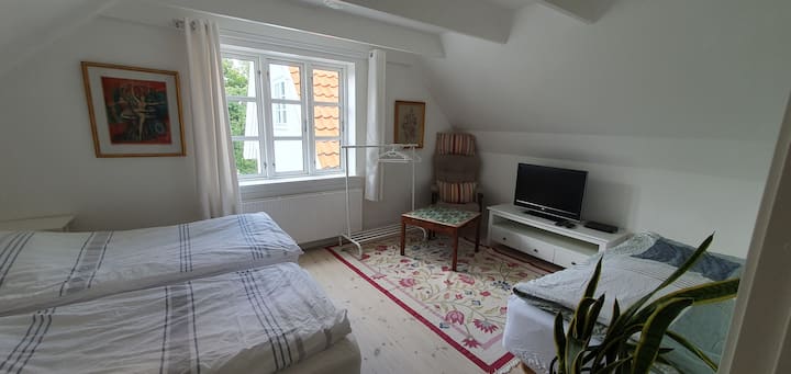 тук има 3 единични легла