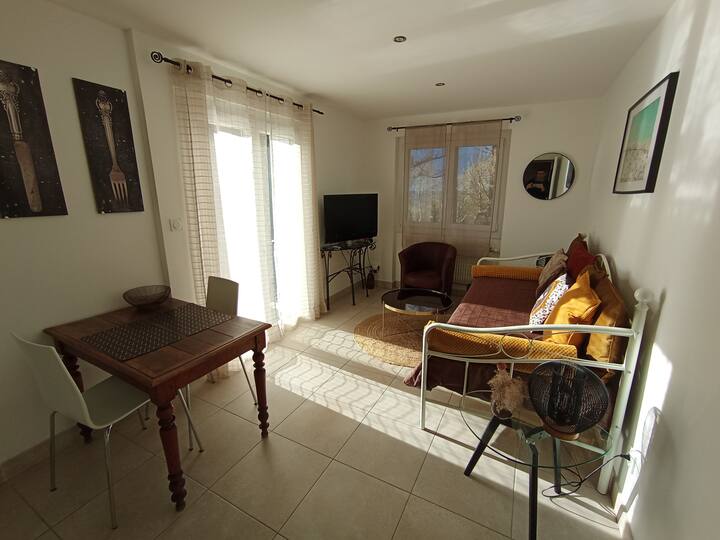 Haut Lons Le Saunier. 
Gîte Appartement Piscine - Lons-le-Saunier