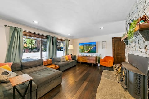 Top Airbnb: The Great Dane Place - Pet friendly w/fenced yard in South Lake Tahoe