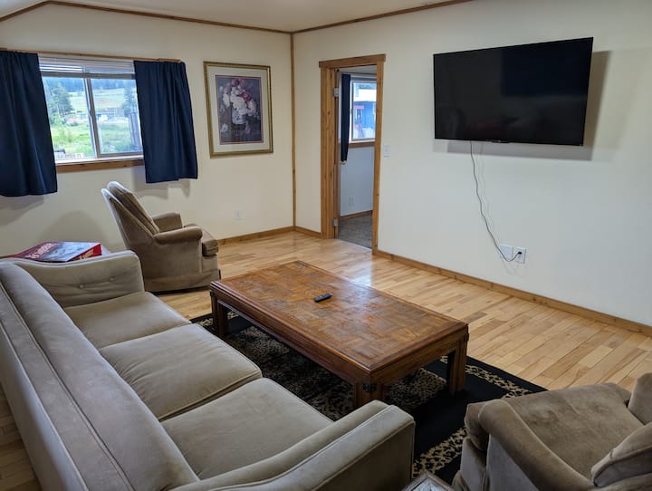 2nd Story Rustic 3 Bedroom On The Kootenai River - Creston