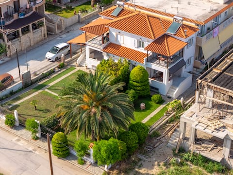 Traveller's Arc Villa by the beach