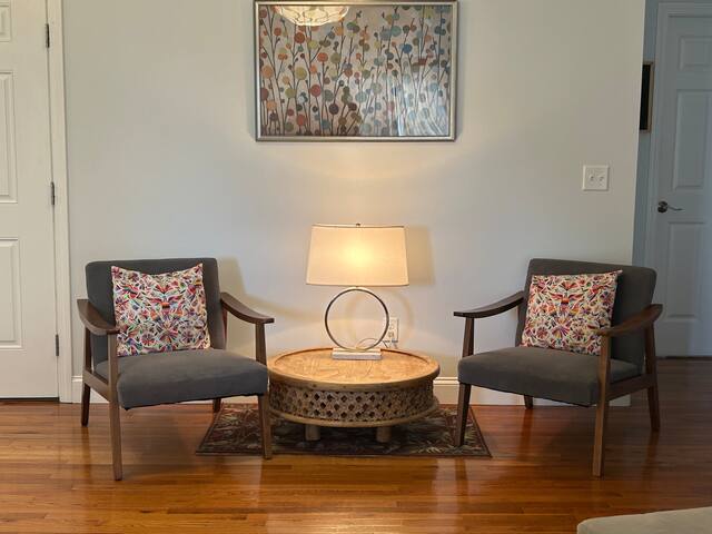 Walk to ocean beach, Cliff Walk and surf town! gallery image 4