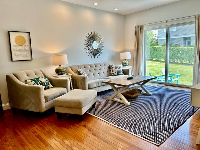 Walk to ocean beach, Cliff Walk and surf town! gallery image 2