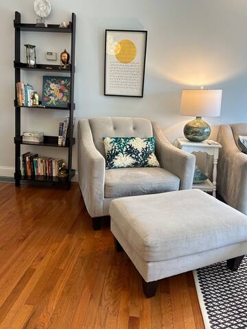 Walk to ocean beach, Cliff Walk and surf town! gallery image 3