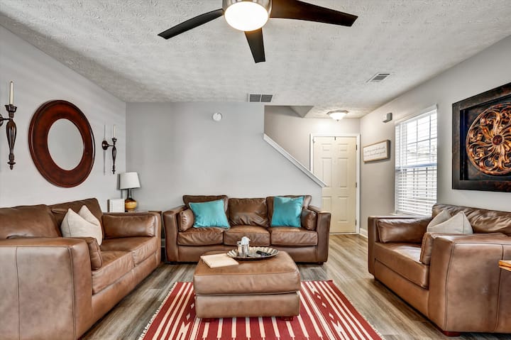 "Modern Retreat"  Private Townhouse - Conyers, GA