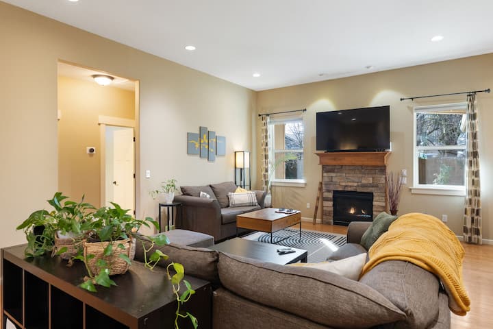 Urban Entertainer / Hot Tub - Beaverton, OR