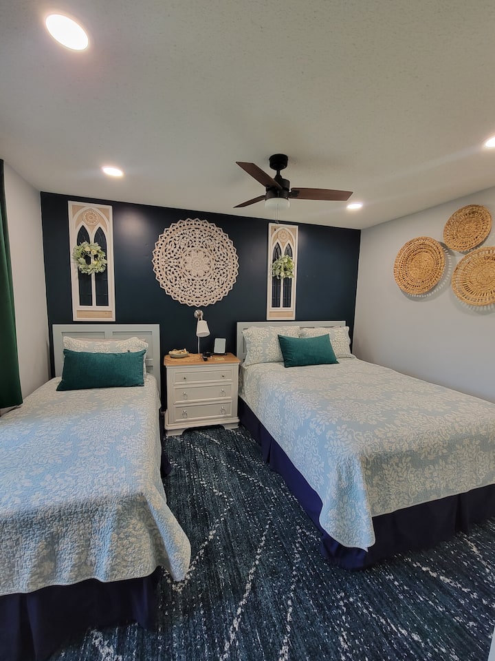 Bedroom 1 Has a Queen and Twin bed