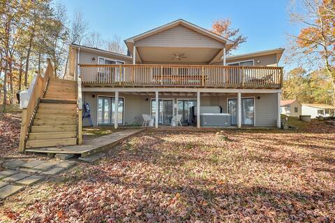 6 Bedrooms | Lakefront | Hot-Tub | Private Dock