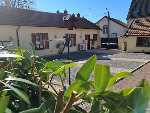 F3 80 m2 Longére single storey in the center of Auxonne.