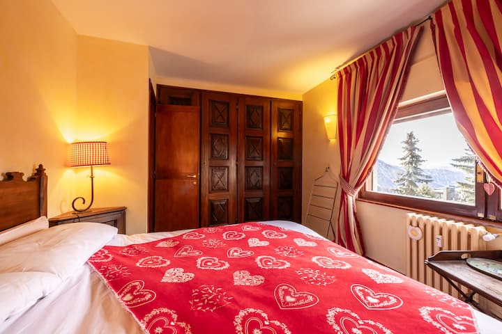 卧室1 ：配备双人床、衣柜、衣柜和智能电视（ Netflix、Prime Video等）。