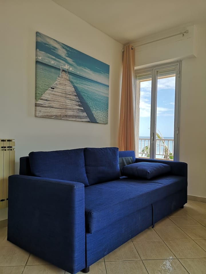 Terrasse Vue Imprenable Sur La Mer Et Parking - Ventimiglia