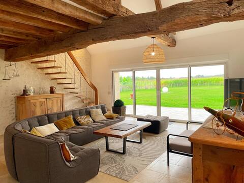 La Molinière, beautiful home with cathedral-style living room