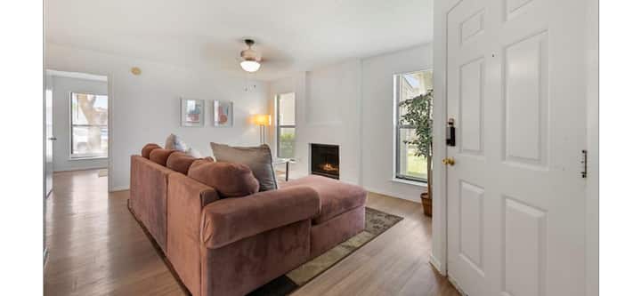 Lovely 2 Bedroom/2 Bathroom Condo With Pool - Cedar Park, TX