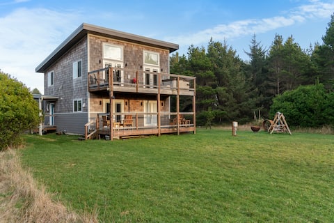 Grayland Beach view, hot tub & pickle ball