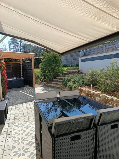 Charming 3 bedroom house with terrace, garden and jacuzzi