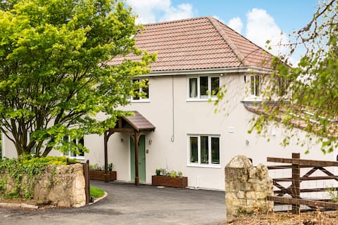 Cottage, Hot tub, karaoke, games rm NrBath/Bristol