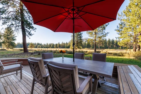 Serene Home on Meadow|Black Butte Views|Hot Tub|AC