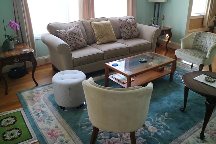 Განიტვირთეთ ტელევიზორის ყურებისას ან XL დივანზე ჟურნალების კითხვისას