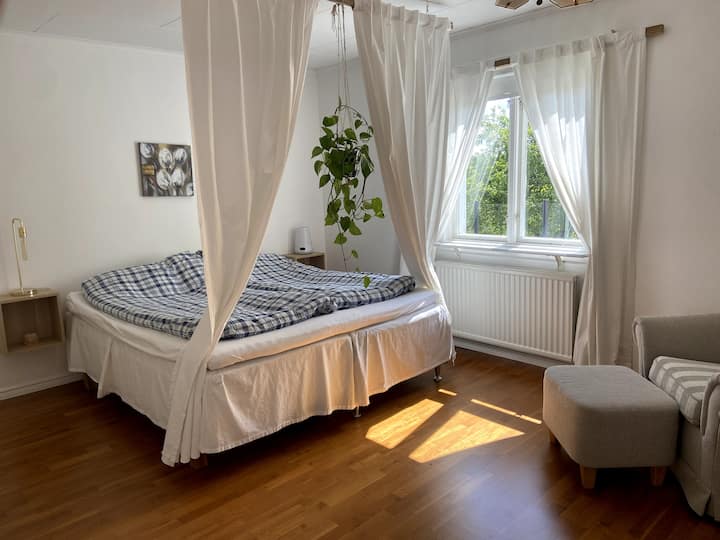 קומת קרקע בחדר השינה הראשי 