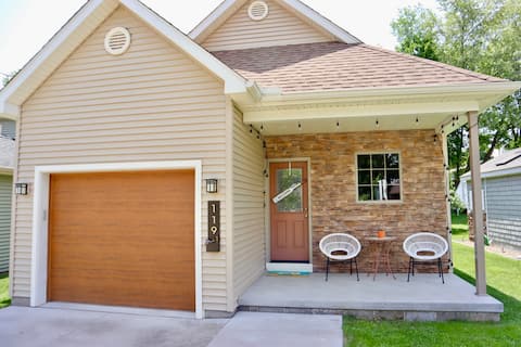 "The Tahoe" Mod Lake Cottage~Close to Beach & Lake