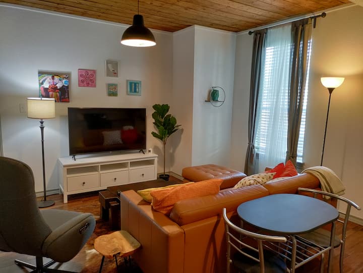 Adorable Tobin Hill Bungalow Close To "Everything" - San Antonio, TX