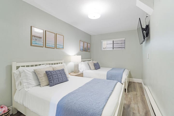 Second (downstairs) bedroom has 2 Full Sized beds, children's' toys & books, a pack-and-play and a flat screen TV.