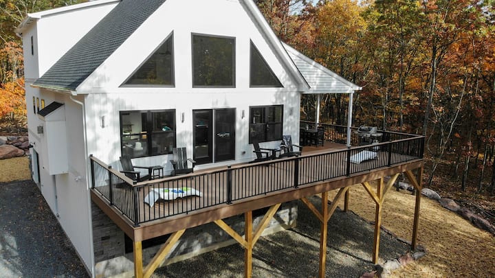 Bathroom For Each Bedroom: Spacious Chalet Near Biking, Rafting, Beaches & More - Jim Thorpe, PA