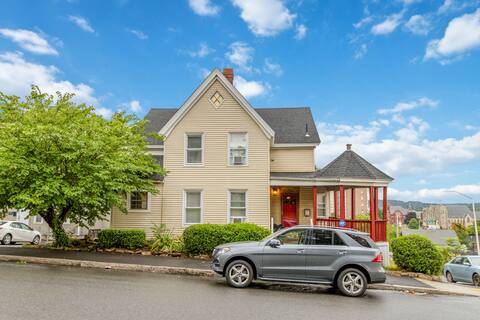 I’m All Yours! 8 Bedrooms plus 7.5 Modern Baths