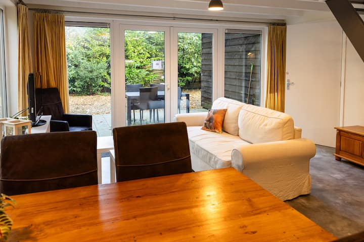 Midden In Het Bos: Dubbele Woning Met Tussendeur - オランダ