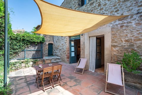 A rural house for a getaway with a pool and fireplace